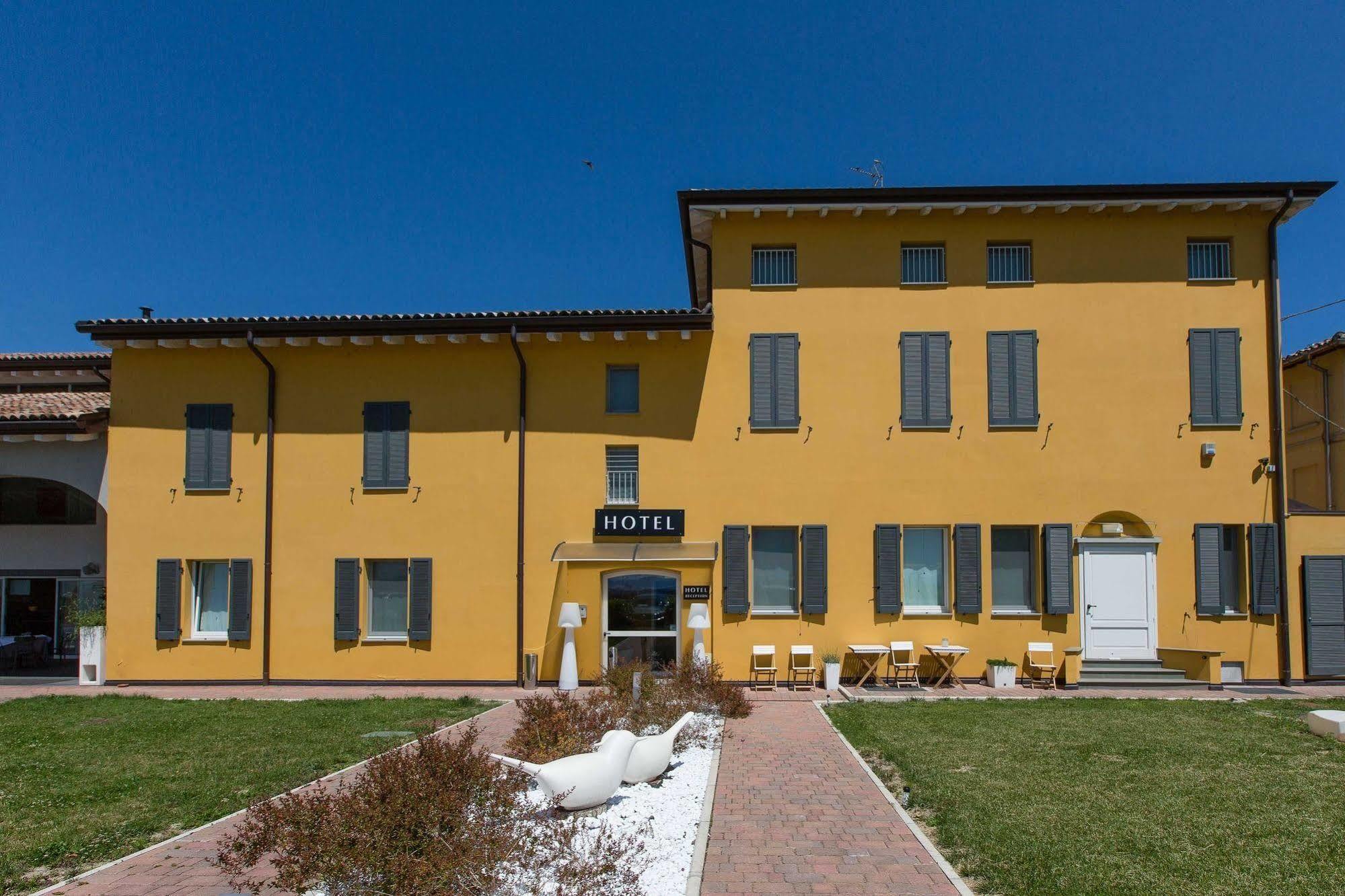 Hotel Forlanini 52 Parma Exterior photo