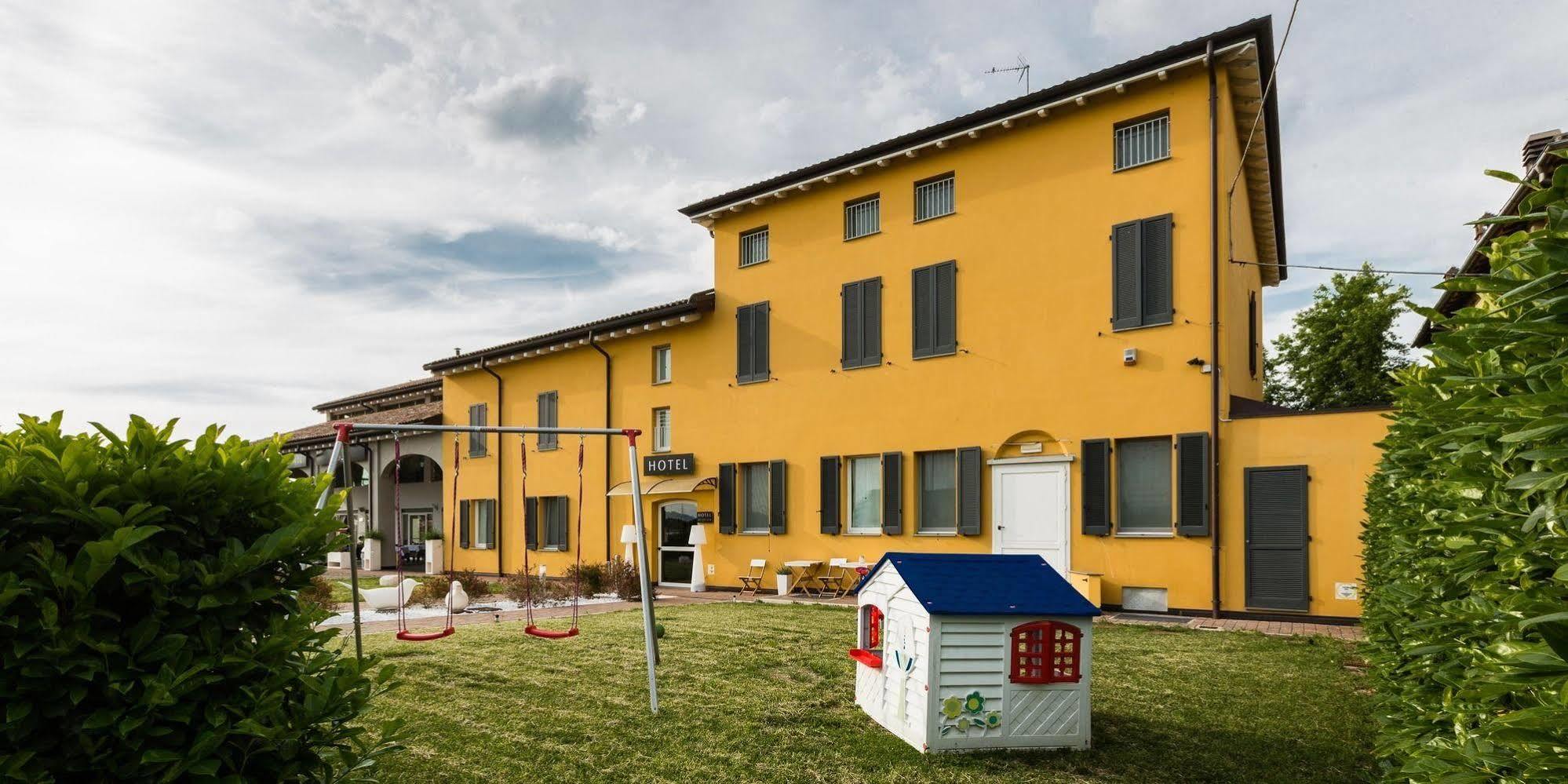 Hotel Forlanini 52 Parma Exterior photo